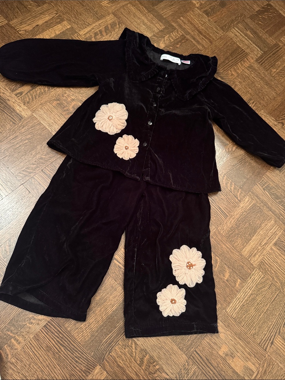 Zara Kids size 3T Black Velvet Set with blush tulle Flower Appliqués